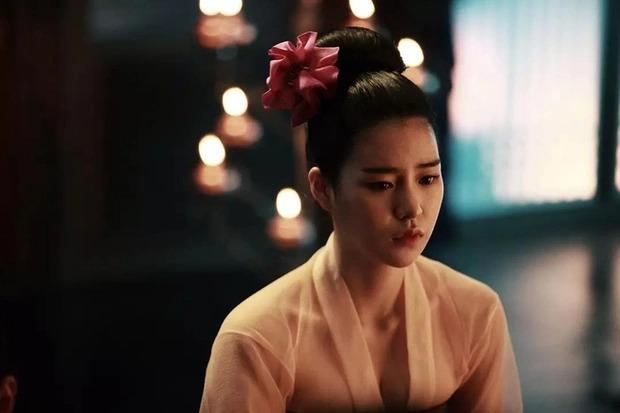 Mỹ nhân lấn át nhan sắc Song Hye Kyo, nổi tiếng vì trị vai quyến rũ-4