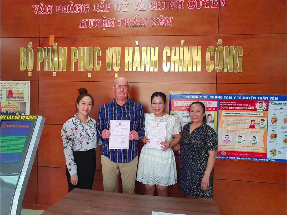 Chồng mất 17 năm, mẹ đơn thân cưới ông xã ngoại quốc hơn 15 tuổi-5