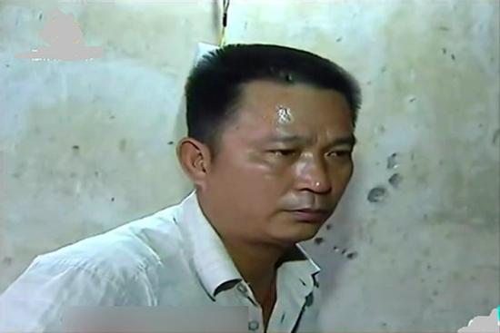 Con trai không cùng nhóm máu, chồng nghi bị 'đổ vỏ' để rồi sững sờ