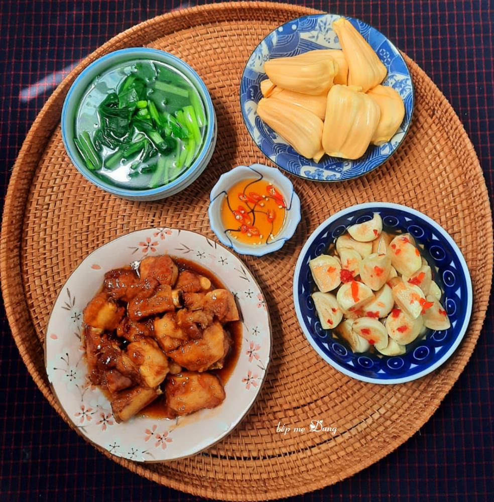 Loạt mâm cơm 4 người ăn cả tháng, nhìn là nảy số nấu ầm ầm-6