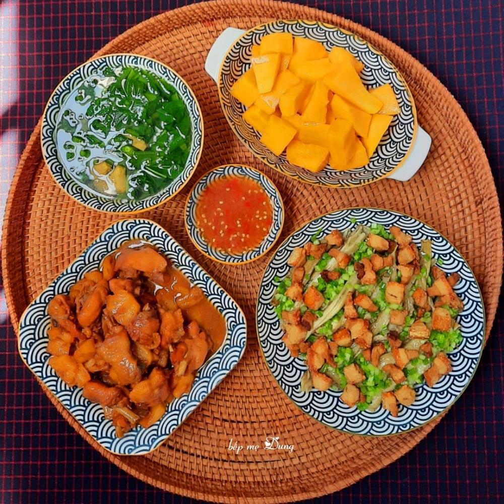 Loạt mâm cơm 4 người ăn cả tháng, nhìn là nảy số nấu ầm ầm-8