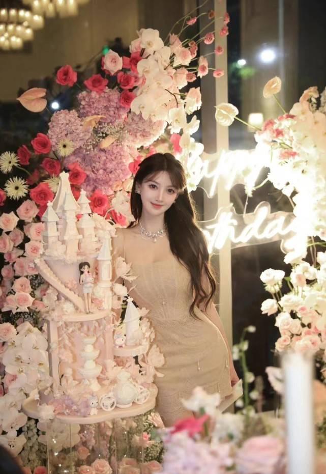 Huỳnh Hiểu Minh làm sinh nhật, tặng quà khủng cho bạn gái hotgirl-1