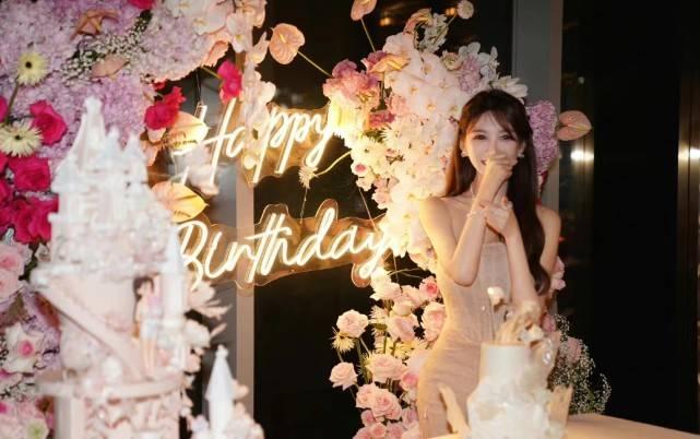 Huỳnh Hiểu Minh làm sinh nhật, tặng quà khủng cho bạn gái hotgirl-2