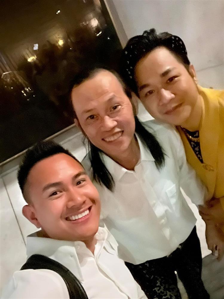 Hoài Linh xuất hiện bên con ruột, 53 tuổi mà như ngoài 60-1