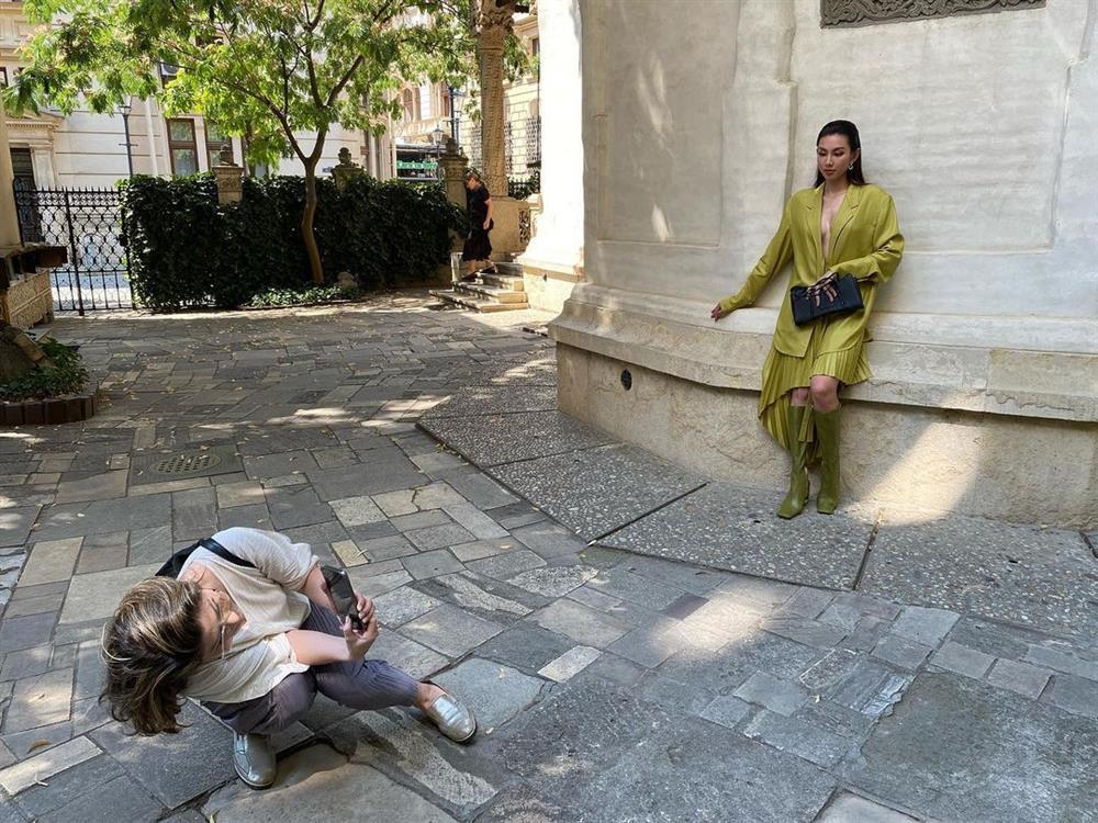 Phó chủ tịch Miss Grand lăn xả để làm phó nháy cho Thùy Tiên-5