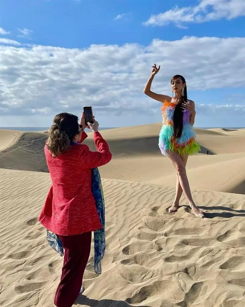 Phó chủ tịch Miss Grand lăn xả để làm phó nháy cho Thùy Tiên-7