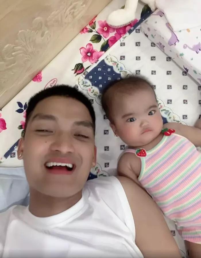 Ái nữ Mạc Văn Khoa chụp ảnh thẻ, gương mặt căng như dây đàn-5