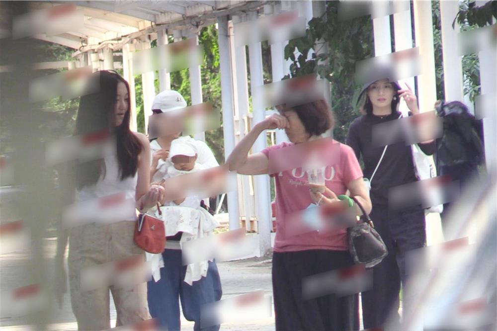 Mối quan hệ giữa con gái Vương Phi và vợ mới Lý Á Bằng-3