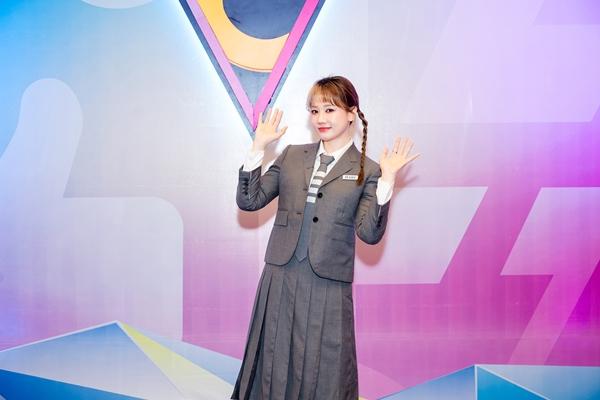 Isaac nắm chặt tay Trịnh Thăng Bình, chuyện gì đây?-3