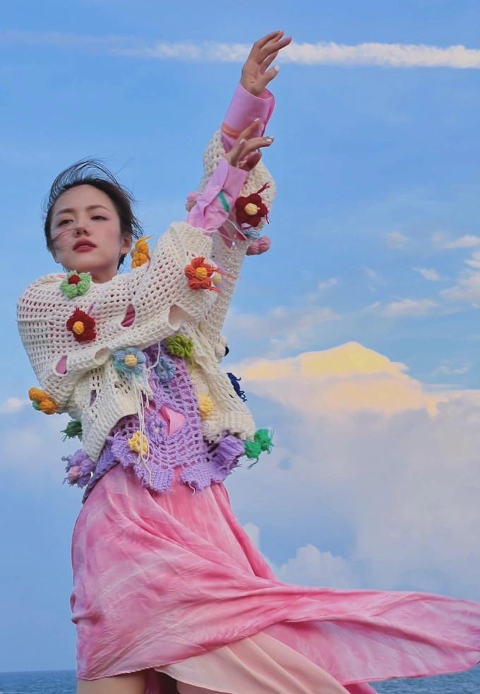 Phương Ly bị soi rạn da bụng, netizen đào lại ồn ào 19 tuổi sinh con-4