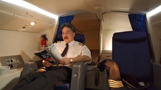 Khám phá không gian riêng của tiếp viên hàng không trên máy bay-5