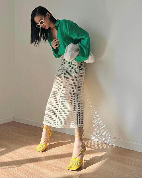 Hà Tăng, Quỳnh Nga mix đồ nửa kín nửa hở với chân váy lưới-4