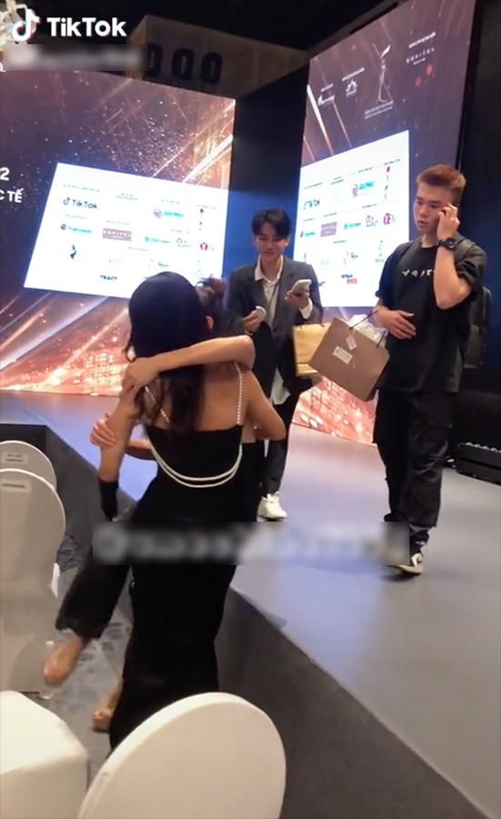 Thảo Nhi Lê suýt lộ hàng, Ngọc Châu có hành động tinh tế-10