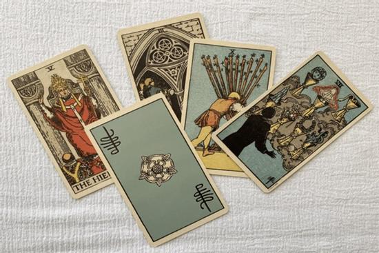 Bói bài Tarot - Ai sẽ cùng bạn khóc nỗi đau này?