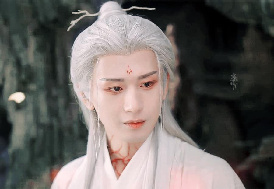 Netizen bình chọn nam thần cổ trang tóc trắng ma mị nhất Đông Hoa Đế  Quân Cao Vỹ Quang ngậm ngùi chịu thua ông xã Triệu Lệ Dĩnh