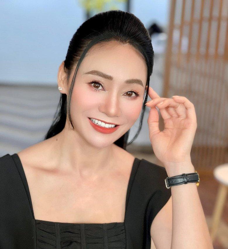 Quách Thu Phương U50 gây sốt với đôi chân nuột như thiếu nữ-5