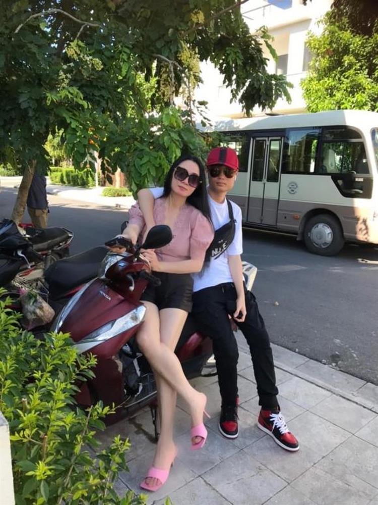 Quách Thu Phương U50 gây sốt với đôi chân nuột như thiếu nữ-2