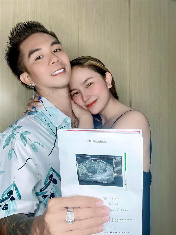 Tin showbiz Việt ngày 26/7: Vợ Khánh Đơn bảo vệ quyết liệt con riêng của chồng-2