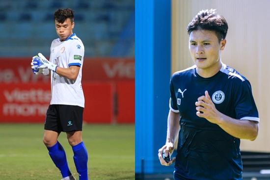 Tiến Dũng được Quang Hải động viên sau chuỗi trận không như ý