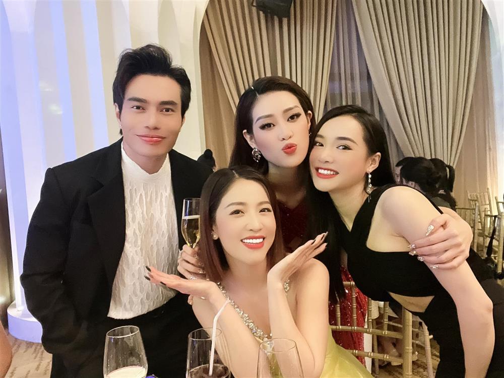 Nhã Phương xuất hiện với gương mặt lạ hoắc, nhận không ra-1