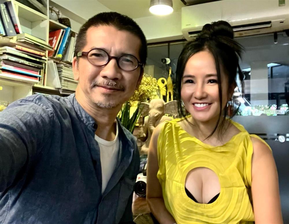 Lý Nhã Kỳ học Ngọc Trinh, Hồng Nhung mốt phơi nội y kém duyên-5