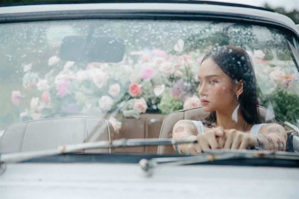 Miu Lê bị dân mạng chỉ trích khi tung version mới tạo hình xăm trổ-8