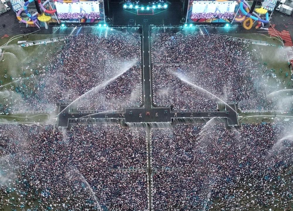 Hàng loạt khán giả mắc Covid-19 sau khi tham dự concert của PSY-2