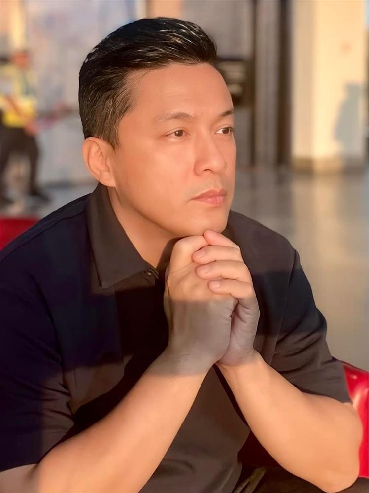 Đứng cạnh Lam Trường, vua cá Koi già hơn hẳn dù kém tuổi-2