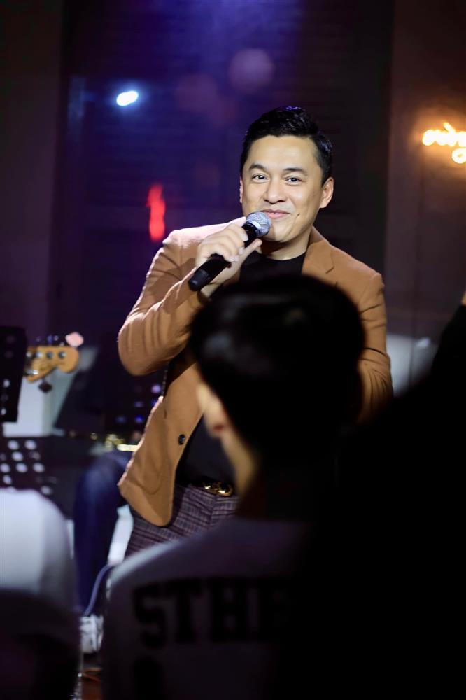 Đứng cạnh Lam Trường, vua cá Koi già hơn hẳn dù kém tuổi-4