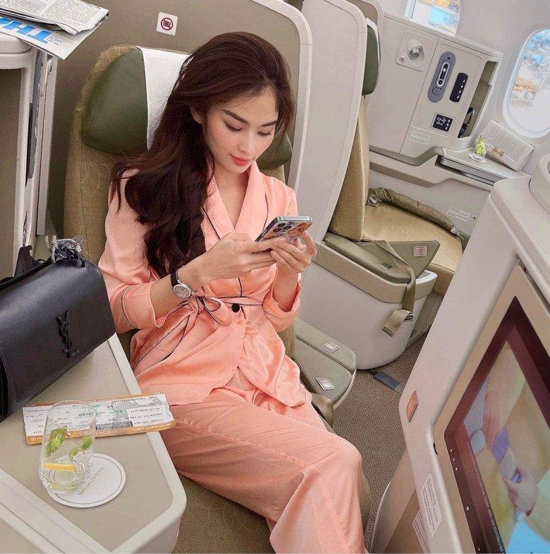 Vợ Chi Bảo mặc đồ ngủ gần 100 triệu đi máy bay du lịch châu Âu-3