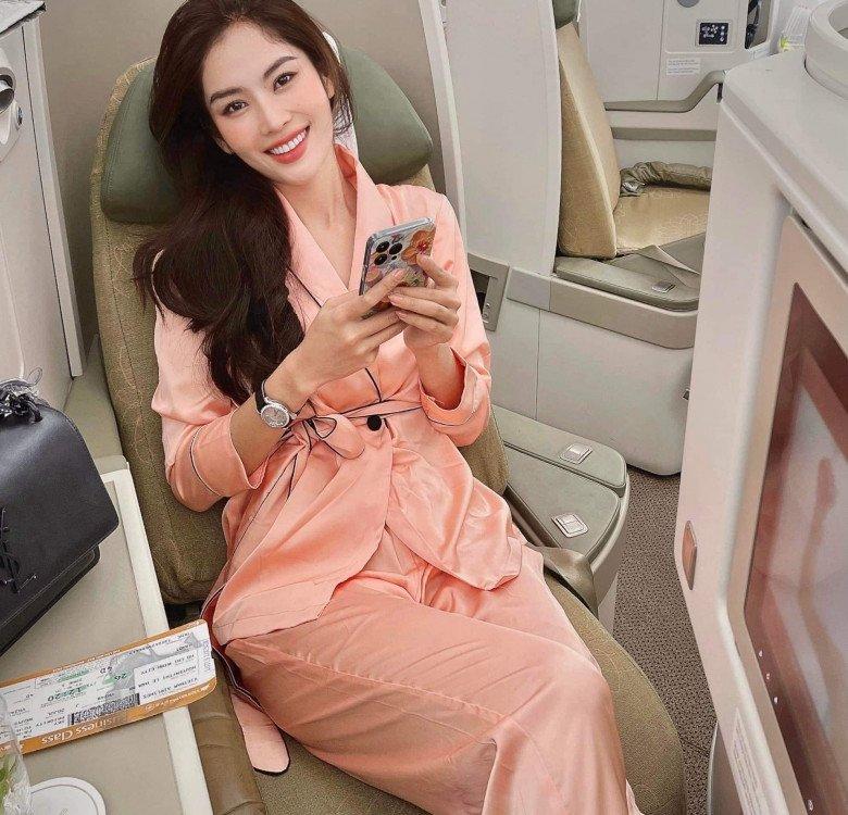 Vợ Chi Bảo mặc đồ ngủ gần 100 triệu đi máy bay du lịch châu Âu-4
