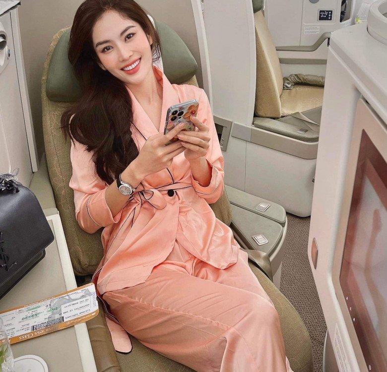 Nam Anh mặc đồ ngủ đi máy bay sao lại không bị chê?-2