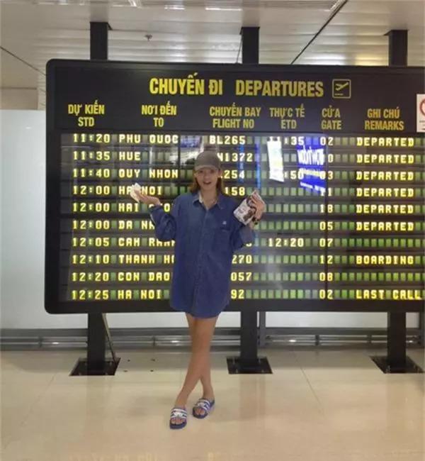 Nam Anh mặc đồ ngủ đi máy bay sao lại không bị chê?-8