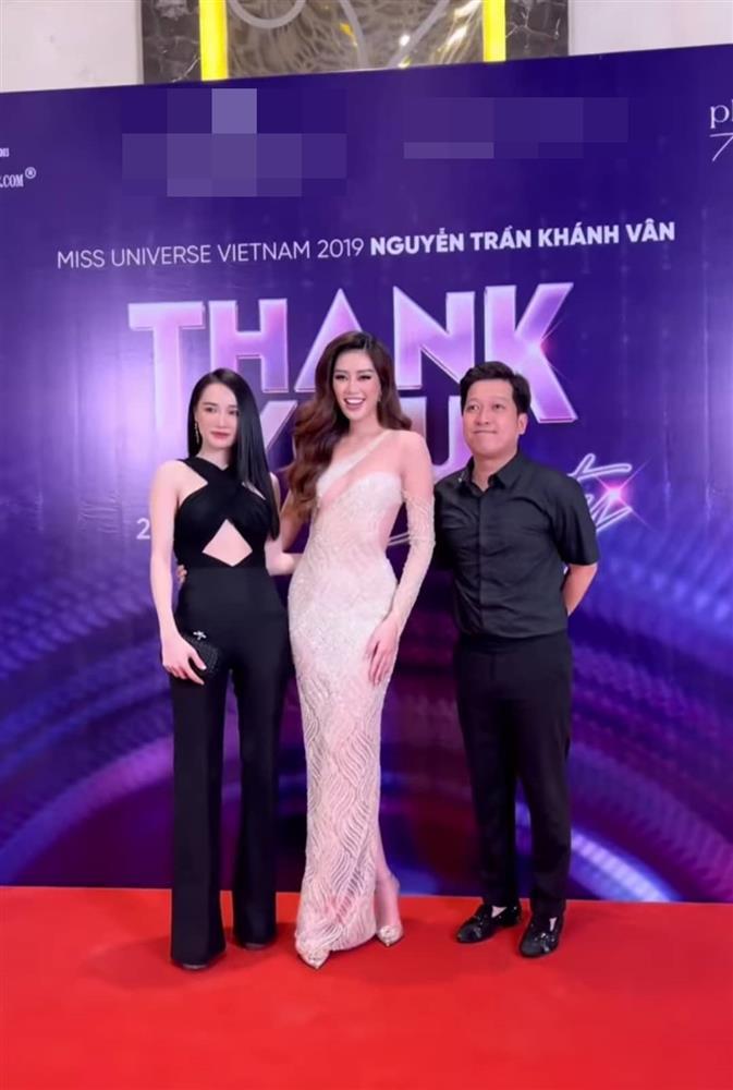 Vợ Mạc Văn Khoa mặc giống Nhã Phương cùng sự kiện, ai thắng?-2