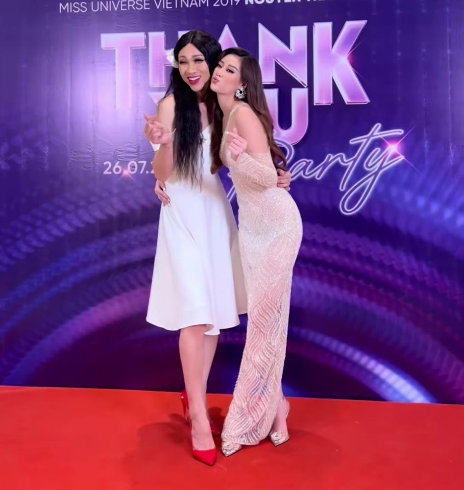 Vợ Mạc Văn Khoa mặc giống Nhã Phương cùng sự kiện, ai thắng?-7