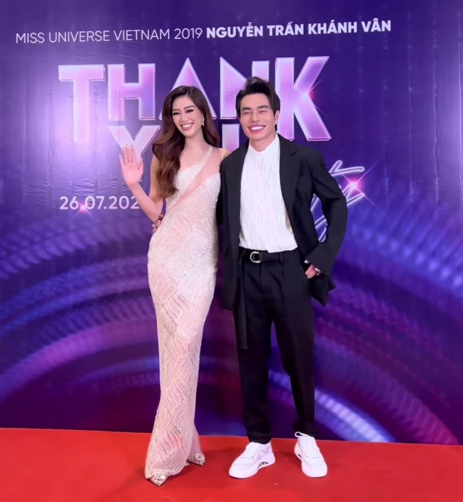 Vợ Mạc Văn Khoa mặc giống Nhã Phương cùng sự kiện, ai thắng?-8