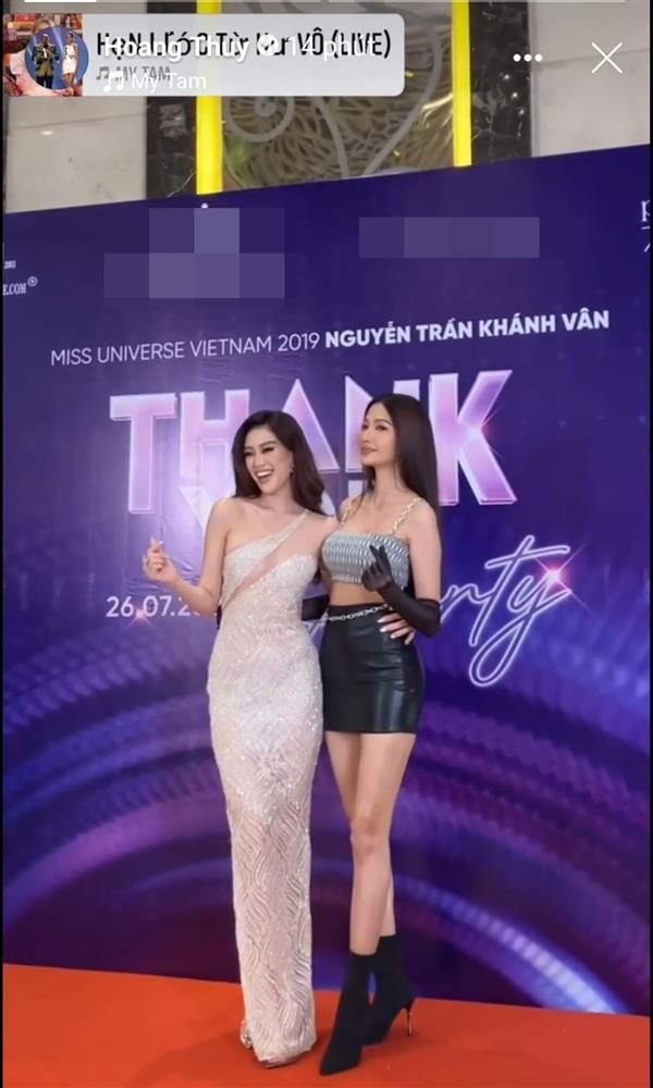 Vợ Mạc Văn Khoa mặc giống Nhã Phương cùng sự kiện, ai thắng?-10