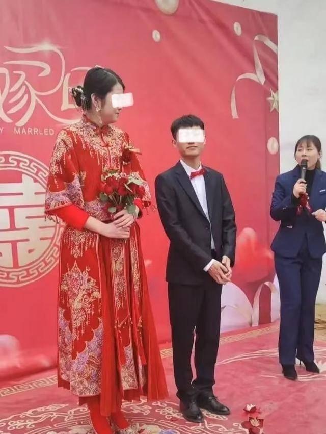 Cô dâu chú rể lệch chiều cao, cả làng kéo nhau xem đám cưới-2