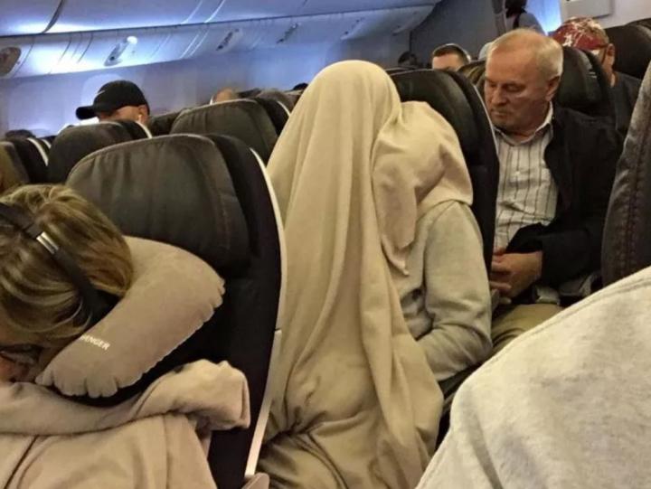 Bật ngửa với loạt hành vi ám ảnh của khách hàng trên máy bay-2