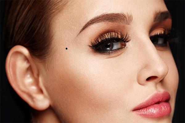 Trẻ có 4 nốt ruồi tượng trưng Tài - Lộc - Phúc, trọn đời gặp điều may-5