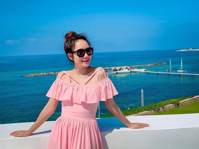 Vợ Lý Hải bị soi ảnh cam thường sau khi livestream lộ da sần sùi-7