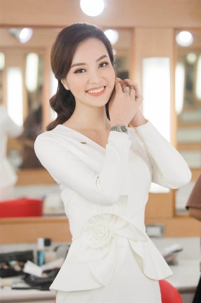 Á hậu đẹp nổi tiếng VTV diện bikini, body tuổi U40 gây sốt-2