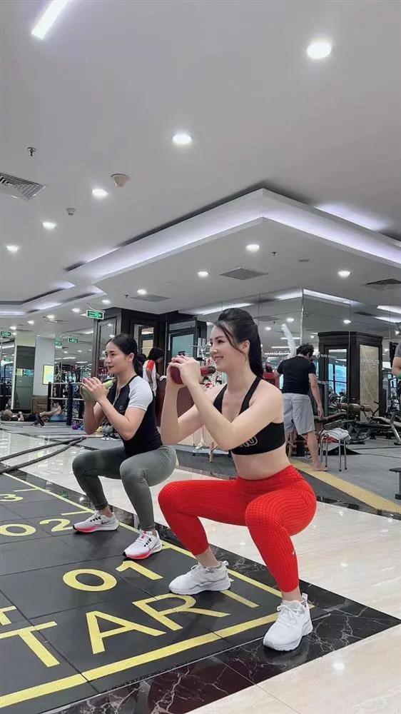 Á hậu đẹp nổi tiếng VTV diện bikini, body tuổi U40 gây sốt-4