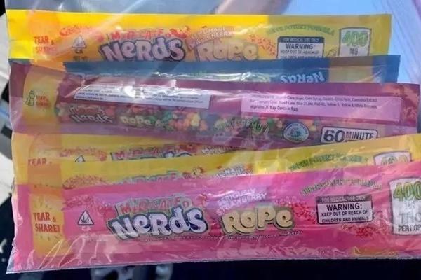 Người phụ nữ tuồn ma túy cho bạn trai trong tù bằng nụ hôn-2