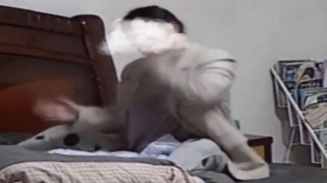 Mẹ chồng cấm bật điều hòa giữa nắng 40 độ, con dâu ở cữ tự tát mình-2