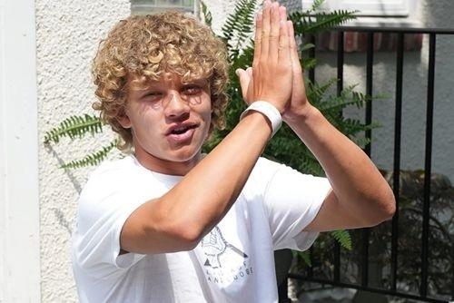 Thanh niên bị cá mập tấn công ngay sau khi nói đùa bị cá mập cắn-2