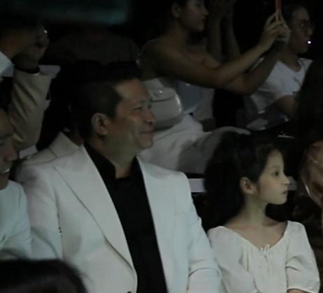 Đoàn Di Băng catwalk có còn múa may ô dề như 4 năm trước?-3