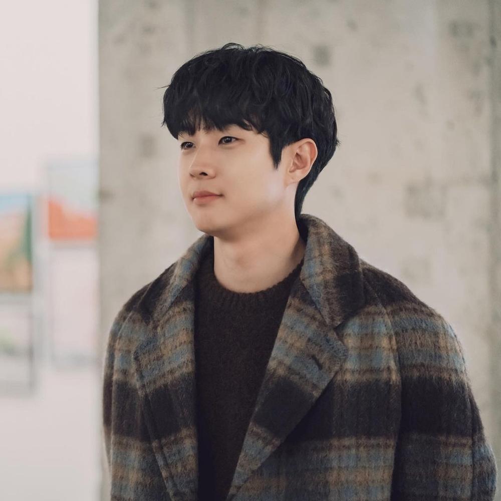 Ai giàu nhất trong nhóm bạn Wooga của V, Park Seo Joon và Choi Woo Shik?-4