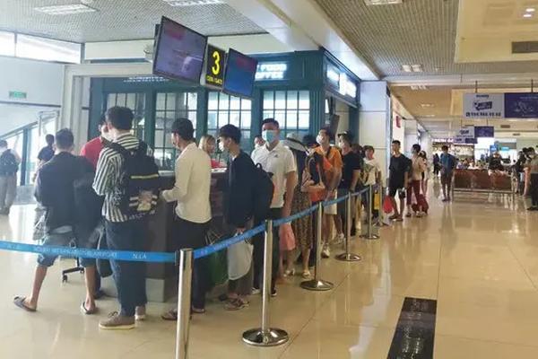 Hơn 13% chuyến bay bị delay trong 6 tháng-1