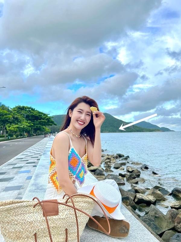 Tủ đồ hè toàn áo 2 dây croptop xinh hết nấc của Thúy Ngân-7